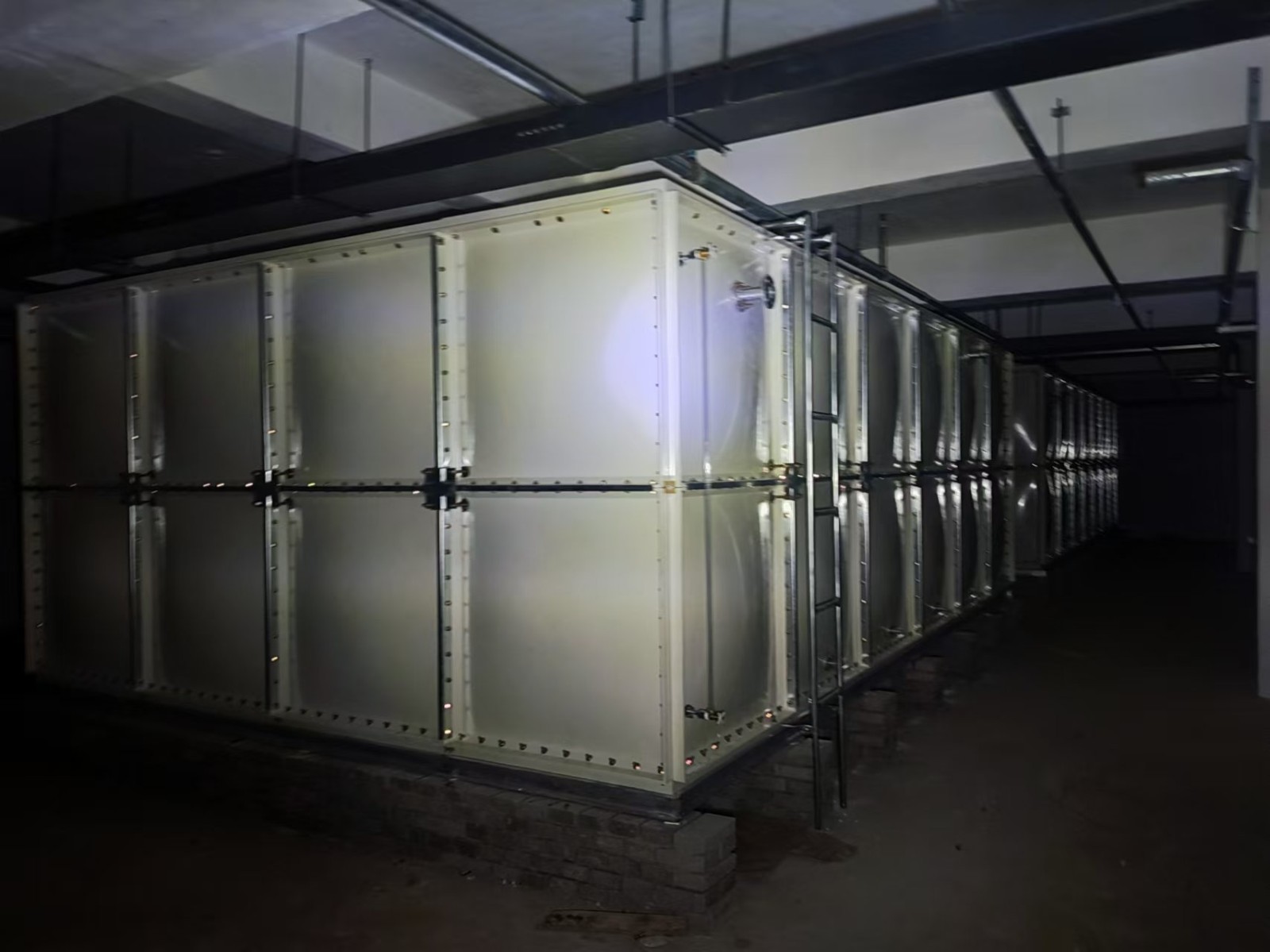 河北任丘玻璃鋼人防水箱